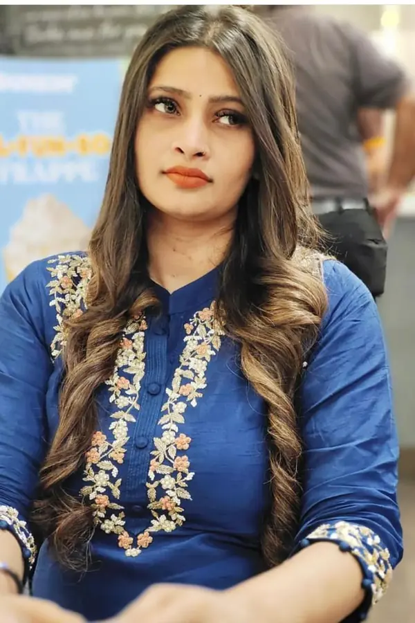 lucknow housewife call girls – Saima